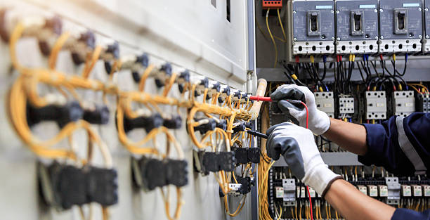 Professional Outlet Repair technician working in Williamsburg city County, VA